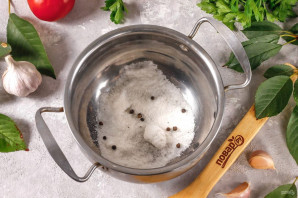 Соленые помидоры горячим способом