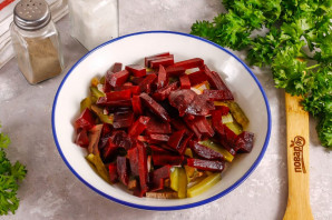 Салат со свеклой и говядиной Салат со свеклой и говядиной