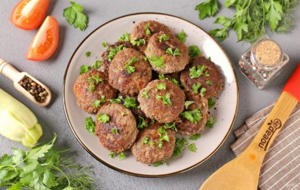 Котлеты с кабачком и помидором