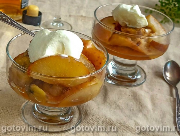 Десерт из запеченных с ромом фруктов Десерт из запеченных с ромом фруктов