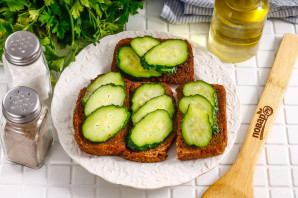 Тосты с селедкой Тосты с селедкой