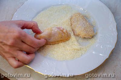 Куриные крылышки, жаренные в кокосовой стружке Куриные крылышки, жаренные в кокосовой стружке