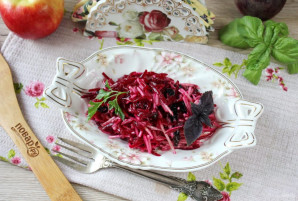Салат из свеклы с черносливом и яблоками Салат из свеклы с черносливом и яблоками