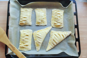 Слойки с яблоком и бананом