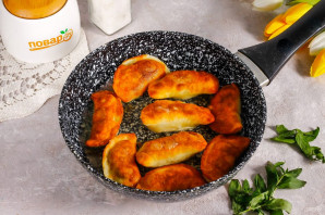 Жареные вареники с вишней Жареные вареники с вишней