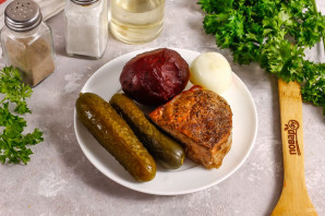 Салат со свеклой и говядиной Салат со свеклой и говядиной