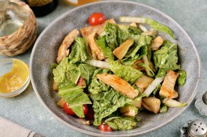 Салат с куриной грудкой и грушей Салат с куриной грудкой и грушей