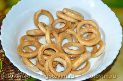 Ленивая «пицца» из сушек с колбасой и сыром