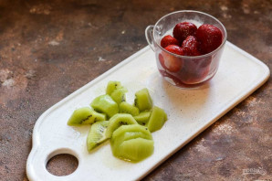 Смузи из киви и клубники Смузи из киви и клубники