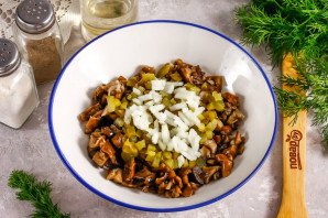 Икра из маринованных опят