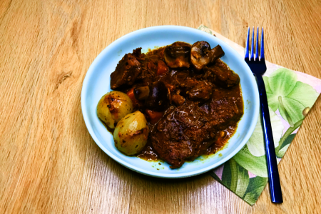 Бёф бургиньон (биф бургиньон, говядина по-бургундски) Бёф бургиньон (биф бургиньон, говядина по-бургундски)