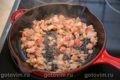 Паштет из фасоли с жареным беконом