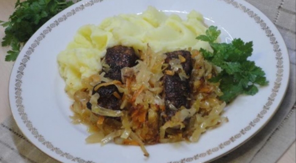 Свиные ребрышки в квашеной капусте, пошаговый рецепт с фото