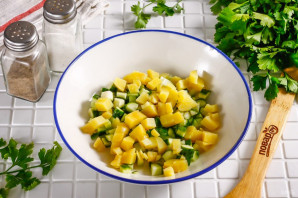 Холодный борщ из маринованной свеклы с колбасой Холодный борщ из маринованной свеклы с колбасой