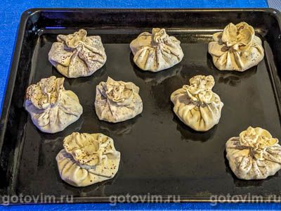 Слойки с шоколадом и грушами