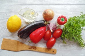 Салат из запеченных баклажанов, помидоров и перца