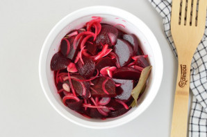 Маринованная свекла с луком Маринованная свекла с луком