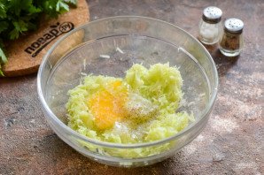 Оладьи из кабачков с яйцом пашот