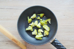 Яичница с брокколи и фасолью Яичница с брокколи и фасолью