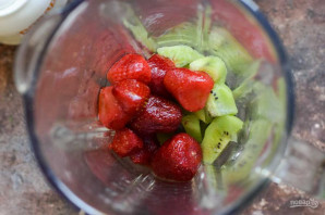 Смузи из киви и клубники Смузи из киви и клубники