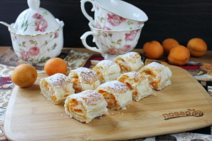 Слоеный рулет с абрикосами Слоеный рулет с абрикосами