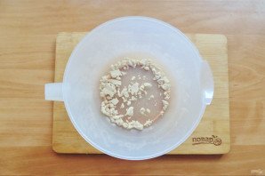 Дрожжевые рогалики с вишней