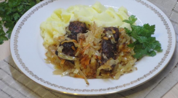 Свиные ребрышки в квашеной капусте, пошаговый рецепт с фото