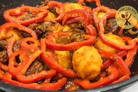 Говядина на сковороде с картошкой