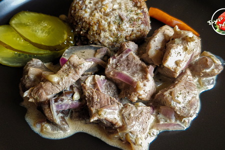 Мясо с грибами в сливочном соусе