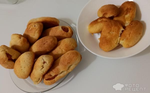 Рецепт: Булочки с сосисками - На скорую руку, для школьного завтрака, из творожного теста.