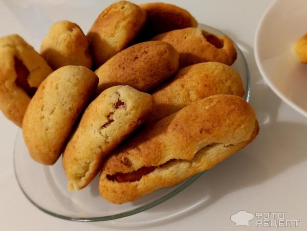 Рецепт: Булочки с сосисками - На скорую руку, для школьного завтрака, из творожного теста.