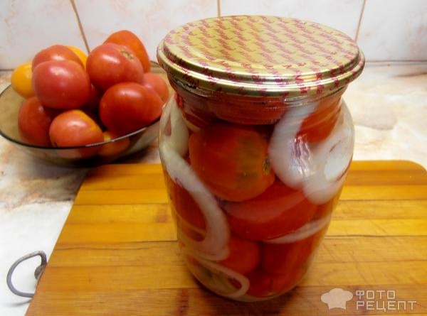 Рецепт: Консервированные помидоры - с луком Рецепт: Консервированные помидоры - с луком