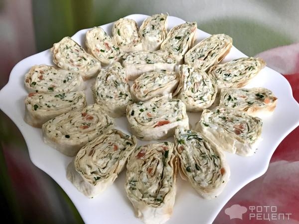 Рецепт: Лаваш с лососем - с сыром и красной икрой Рецепт: Лаваш с лососем - с сыром и красной икрой