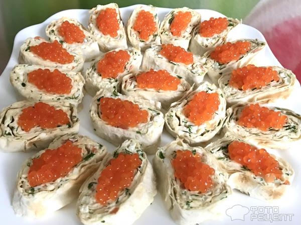 Рецепт: Лаваш с лососем - с сыром и красной икрой Рецепт: Лаваш с лососем - с сыром и красной икрой