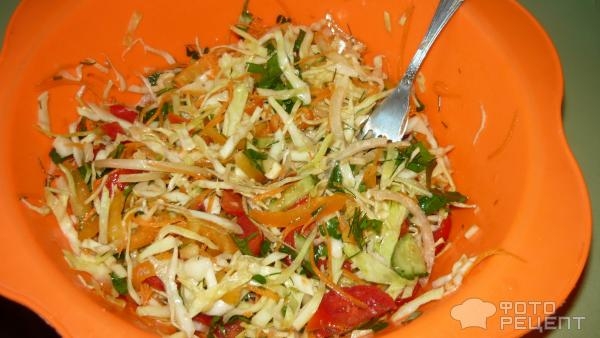 Рецепт: Овощной салат с капустой "Красавица" - Простой и нарядный Рецепт: Овощной салат с капустой "Красавица" - Простой и нарядный