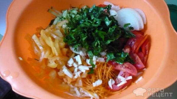 Рецепт: Овощной салат с капустой "Красавица" - Простой и нарядный Рецепт: Овощной салат с капустой "Красавица" - Простой и нарядный