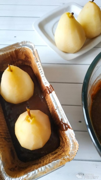 Рецепт: Шоколадный кекс с грушами - как сделать из обычного кекса праздничный Рецепт: Шоколадный кекс с грушами - как сделать из обычного кекса праздничный