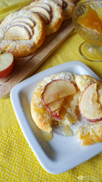 Рецепт: Сырники сладкие - без муки с яблоками Рецепт: Сырники сладкие - без муки с яблоками