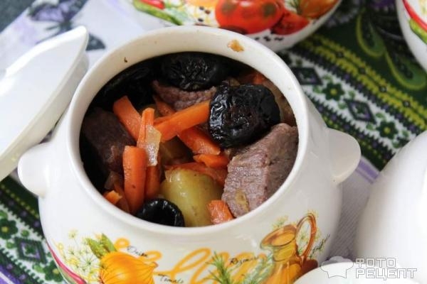 Рецепт: Жаркое с говядиной и овощами - С черносливом.