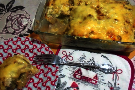 Запеченная свинина с картофелем и грибами(вешенками) в сметане под сыром Запеченная свинина с картофелем и грибами(вешенками) в сметане под сыром