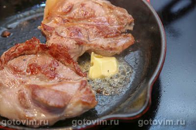 Отбивная из свинины с грибами, запеченная в тесте Отбивная из свинины с грибами, запеченная в тесте