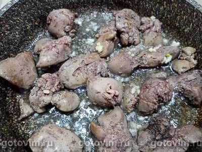 Жареная куриная печень в белом вине Жареная куриная печень в белом вине