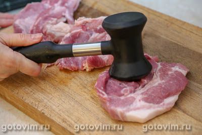 Отбивная из свинины с грибами, запеченная в тесте Отбивная из свинины с грибами, запеченная в тесте