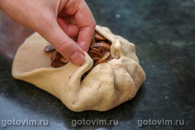 Отбивная из свинины с грибами, запеченная в тесте Отбивная из свинины с грибами, запеченная в тесте