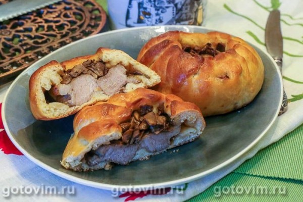 Отбивная из свинины с грибами, запеченная в тесте Отбивная из свинины с грибами, запеченная в тесте