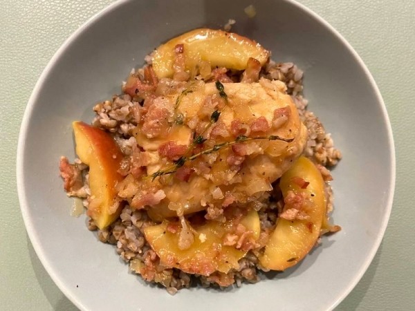 Курица с гречкой в сковороде — рецепт приготовления в домашних условиях
Курица с гречкой в сковороде — рецепт приготовления в домашних условиях