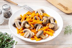 Шампиньоны с морковью