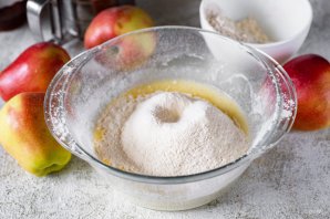 Пирожки с яблоками жареные Пирожки с яблоками жареные