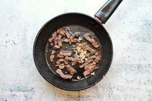 Теплый салат из рукколы и говядины Теплый салат из рукколы и говядины