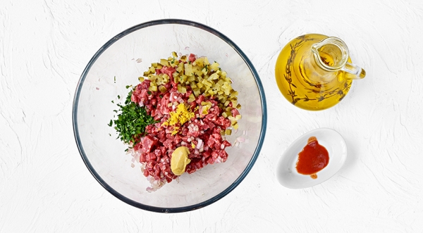 Тартар из говяжьей вырезки, пошаговый рецепт с фото на 570 ккал